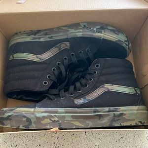 Camo military/ black Sk8 Hi VANS high tops 7 mens 8.5 woman